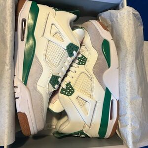 Retro Jordan 4 Pine Green Men’s Size 9